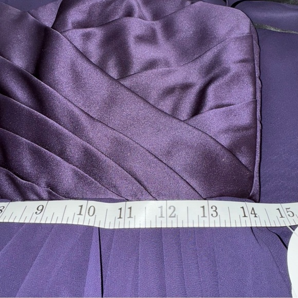 NWT One Of A Kind Purple Size 12 Ruched Crepe Lined Sweetheart Neck Maxi Gown - Picture 5 of 6